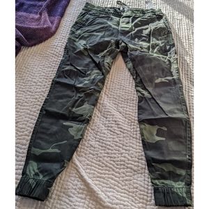 NWT Hollister advanced stretch skinny camo joggers